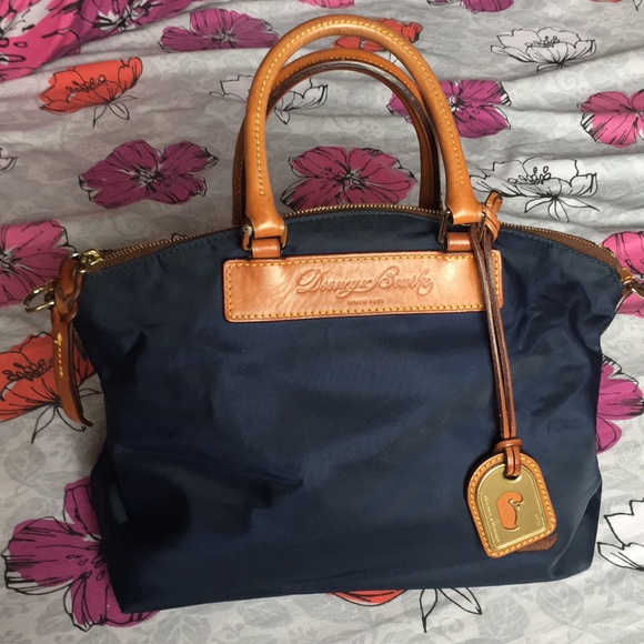 Dooney & Bourke Handbags - 🎉SALE🎉Dooney and Bourke Hand bag!